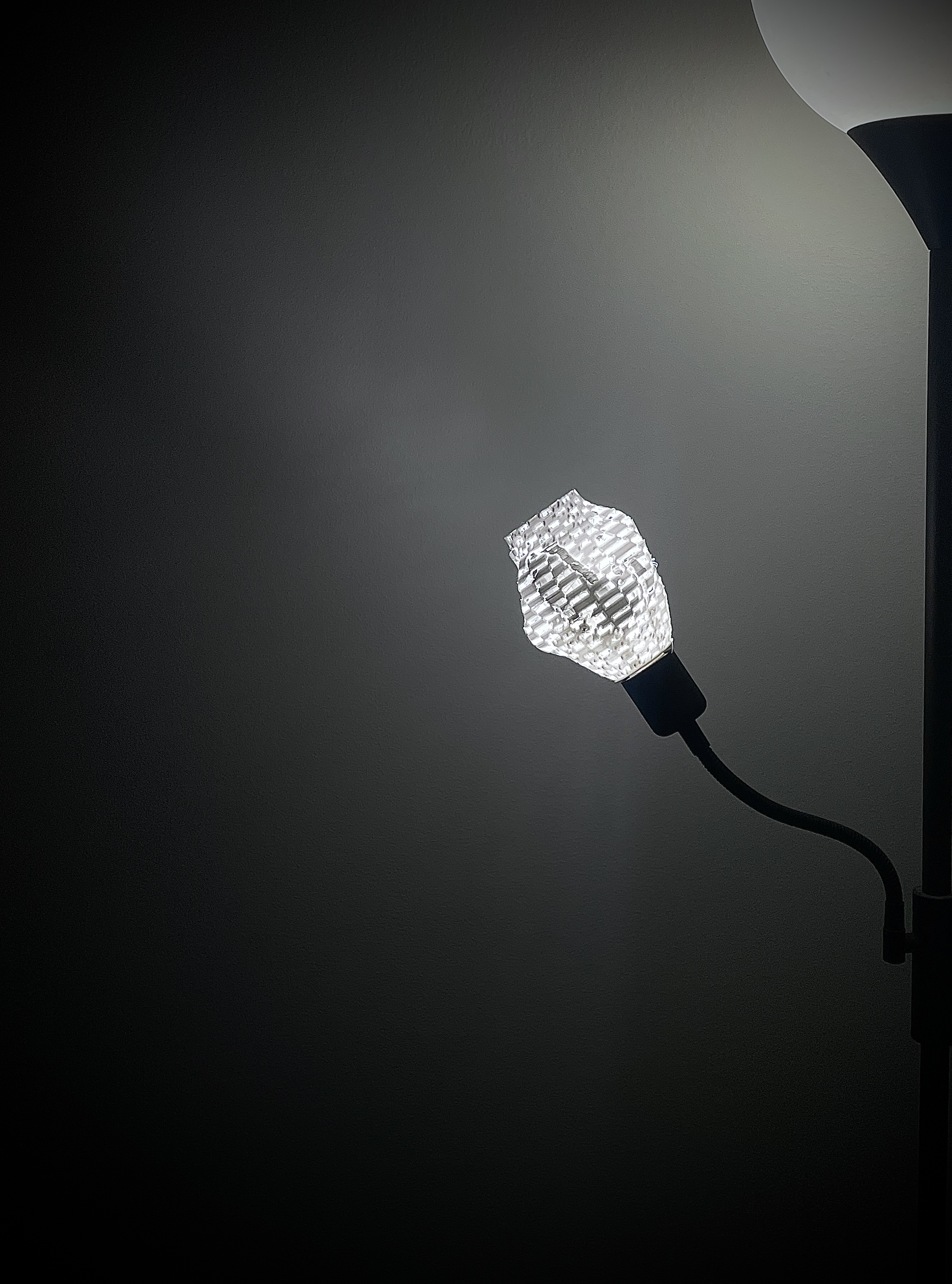 Threaded shade for standing lamp